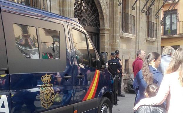 Un policía retirado mata de varios disparos a su pareja en Astorga