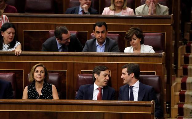 Pablo Casado ocupa su nuevo escaño en el Congreso como líder del PP