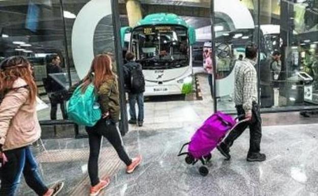 Lurraldebus lanza una 'app' para comprar desde el móvil billetes al aeropuerto de Loiu