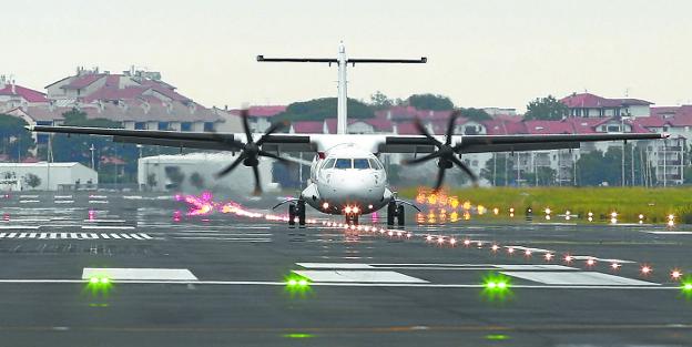En marcha la radioayuda que disminuirá las incidencias en el aeropuerto de Hondarribia