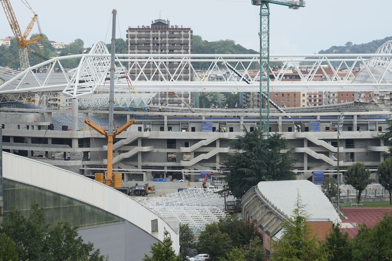 Instalación de la nueva malla espacial de Anoeta