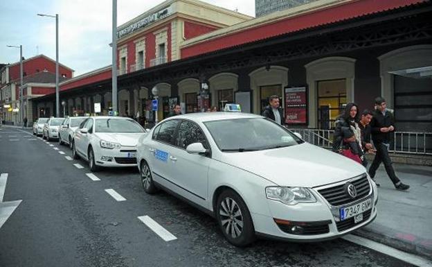 Los taxistas guipuzcoanos se suman a la huelga estatal contra las licencias de Uber y Cabify