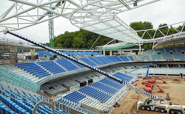 Reforma de Anoeta: Avanza la cubierta del nuevo Fondo Sur del estadio