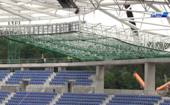 Dos sectores de la grada sur del nuevo Anoeta ya están a cubierto