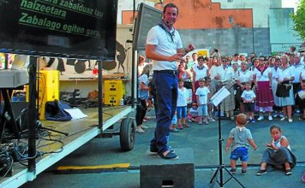 Erromeri Eguna ospatu zen atzo Erreboteko Plazan