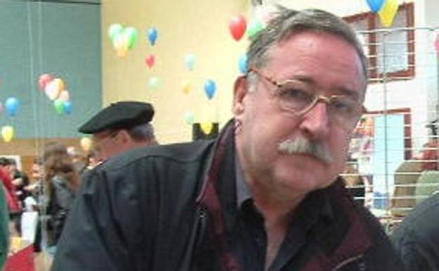 Txema Larrea hil da, Axular maite zuen bizkaitar idazlea