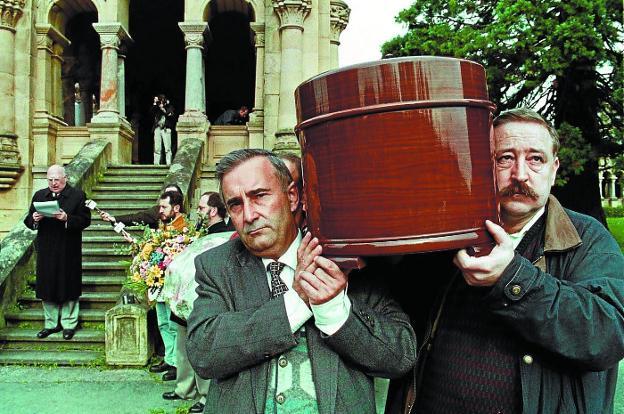 Beti eragiten, erakartzen