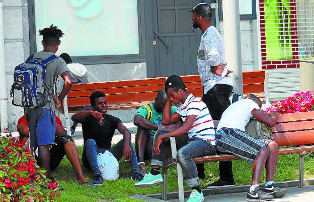 «He tenido que dormir en la estación después de tres días en el centro»
