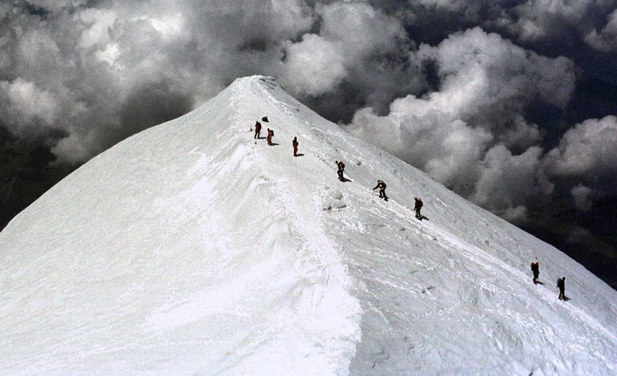 «Kalekumeek jolas-parke bilakatu dute Mont Blanc»