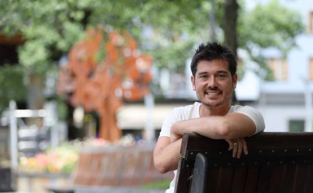 Jon Maya (Coreógrafo): «'Adio' invita a una mirada interior mediante el encuentro con la comunidad»