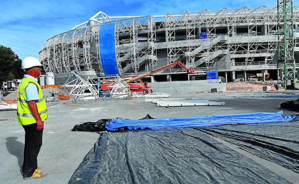 La nueva piel del estadio de Anoeta