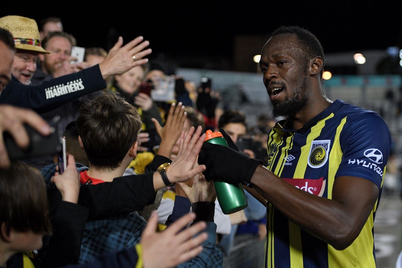 Usain Bolt debuta en el fútbol