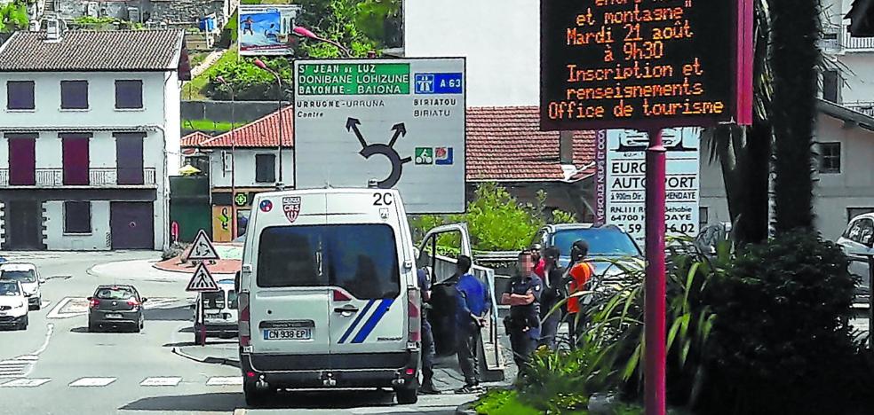 Francia ha devuelto a la Policía este verano a 264 migrantes que habían cruzado la frontera de Irun