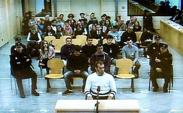 Trasladan a otros dos condenados por la agresión de Alsasua desde Madrid a cárceles de Álava y Pamplona