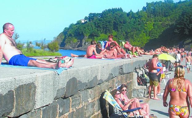 Se mantiene el baño con precaución en las dos piscinas de agua de mar de Mutriku