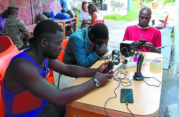 Se reduce a la mitad la cifra de migrantes en tránsito atendidos en Euskadi