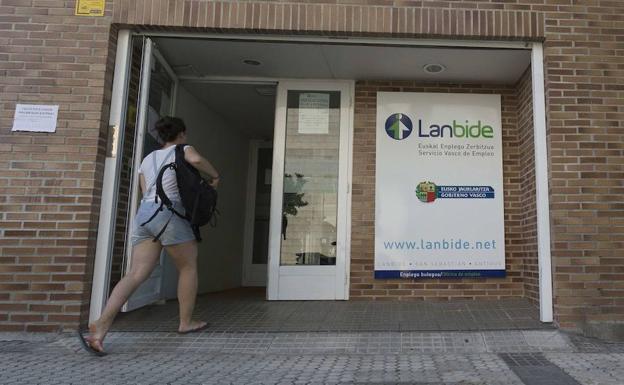 El final del verano destruye 4.149 empleos en Gipuzkoa