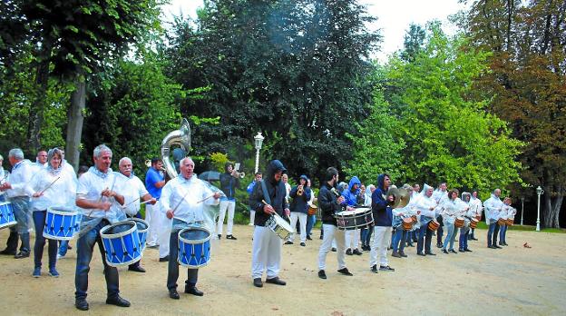 Redoble de tambores festivos