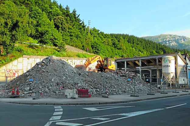 Continúan los trabajos de derribo en Azbe