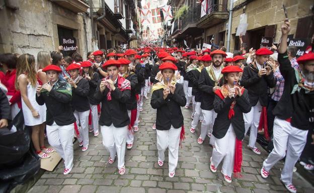 Emakunde pide que en el Alarde de Hondarribia hombres y mujeres tengan «los mismos derechos»