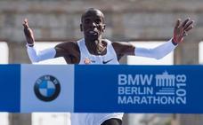 El 'cum laude' se lo gana el keniano Kipchoge en el maratón de Berlín