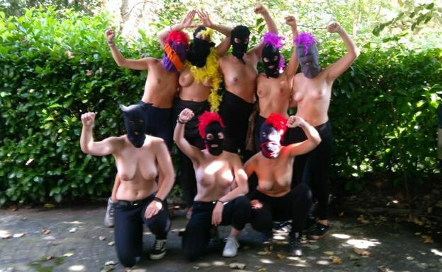 Protesta feminista ante el obispo Munilla en Arrate