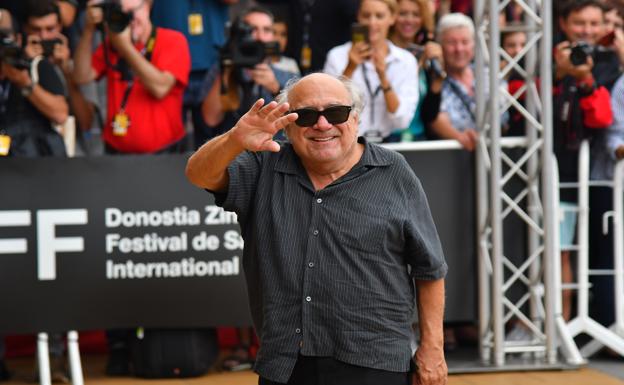 Danny DeVito, aclamado a su llegada a San Sebastián