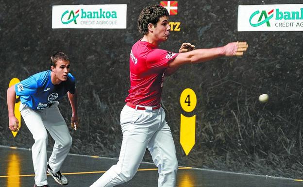 Bikuña, el zaguero de moda al que todos quieren ver