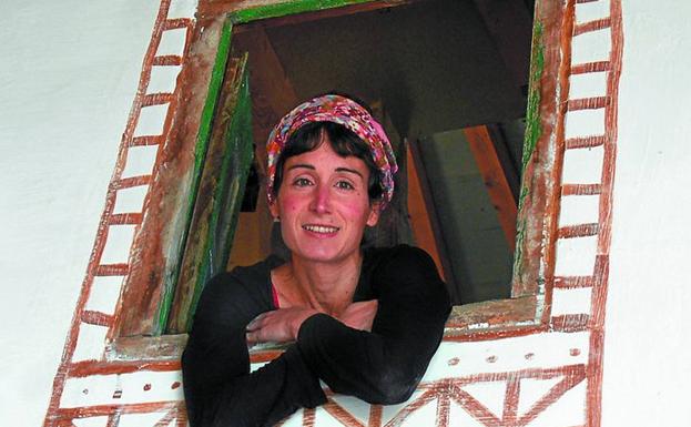 Iraia Okina: «Ipuin batekin hasten naizen bakoitzean teknikaren bat probatzen dut»