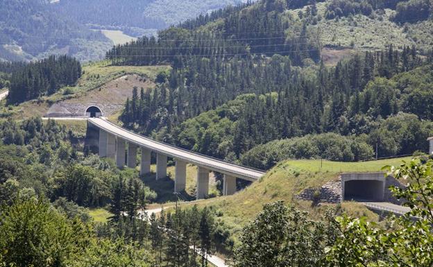 El TAV va con tres meses de retraso, pero llegará en 2023