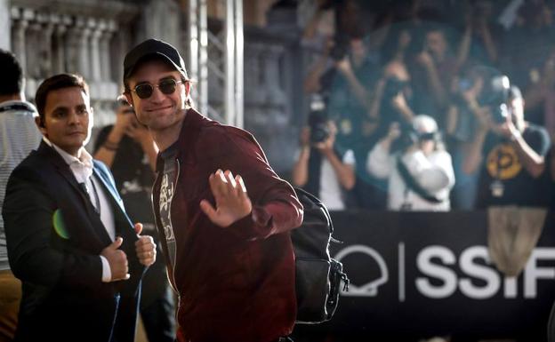 Y al caer el sol llegó Robert Pattinson