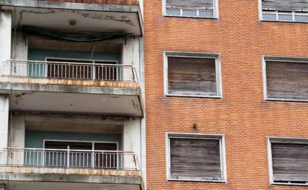 El Constitucional permite a Euskadi expropiar viviendas vacías en caso de necesidad social