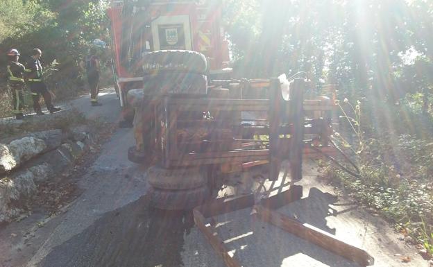 Muere un hombre al volcar una carretilla elevadora junto a un caserío en Gabiria