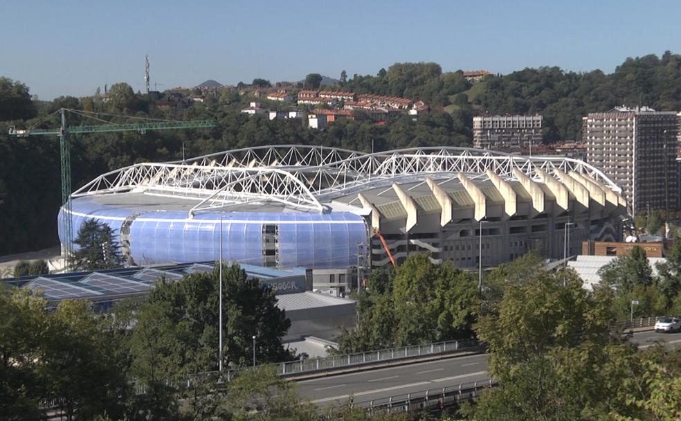 Finaliza la colocación del ETFE en la grada sur de Anoeta