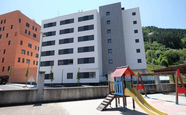 Euskadi multa a 106 propietarios de VPO con 240.000 euros por fraude