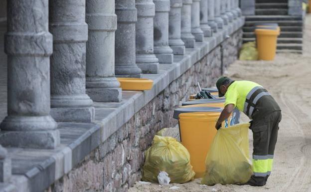 Las playas guipuzcoanas reducen un 28% los residuos generados en época estival con respecto a 2017