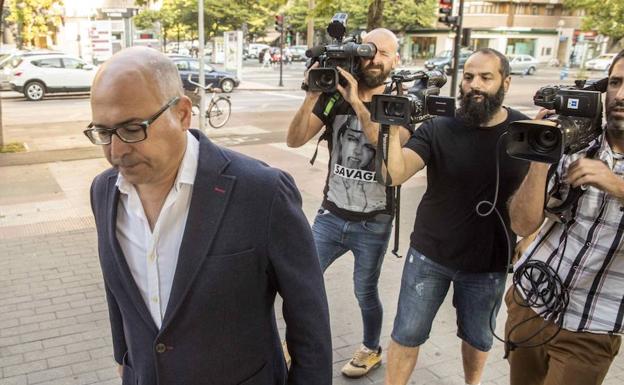 «Varios acusados» del 'caso De Miguel' asumirán que fueron parte de una trama organizada, dice el fiscal