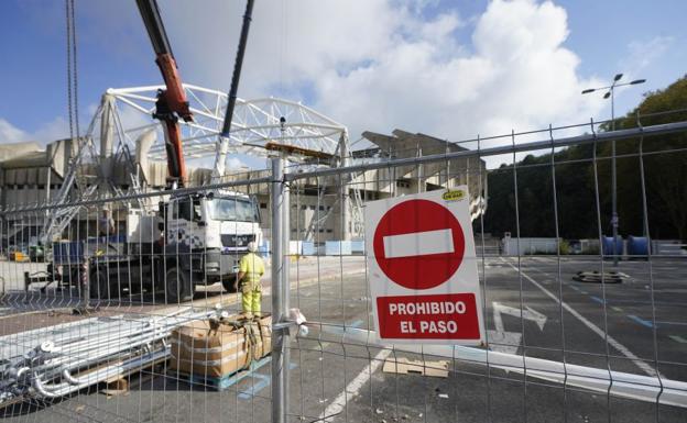 Las obras en Anoeta obligan a cerrar el aparcamiento cercano al estadio