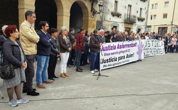 Vecinos de Urnieta expresan su repulsa por la agresión que costó la vida a Asier Niebla