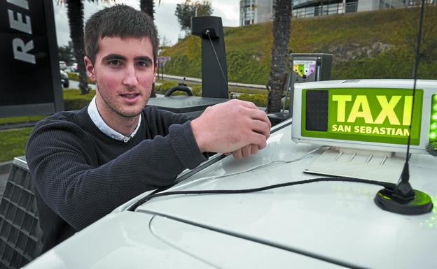 Ander Errandonea: «Dejé la pelota por lo que sufría con las manos y ahora disfruto con el taxi en Donostia»