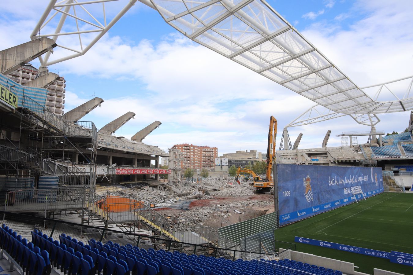 La tribuna norte de Anoeta, casi demolida