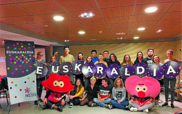 Colectivos eibarreses muestran su respaldo a la iniciativa Euskaraldia