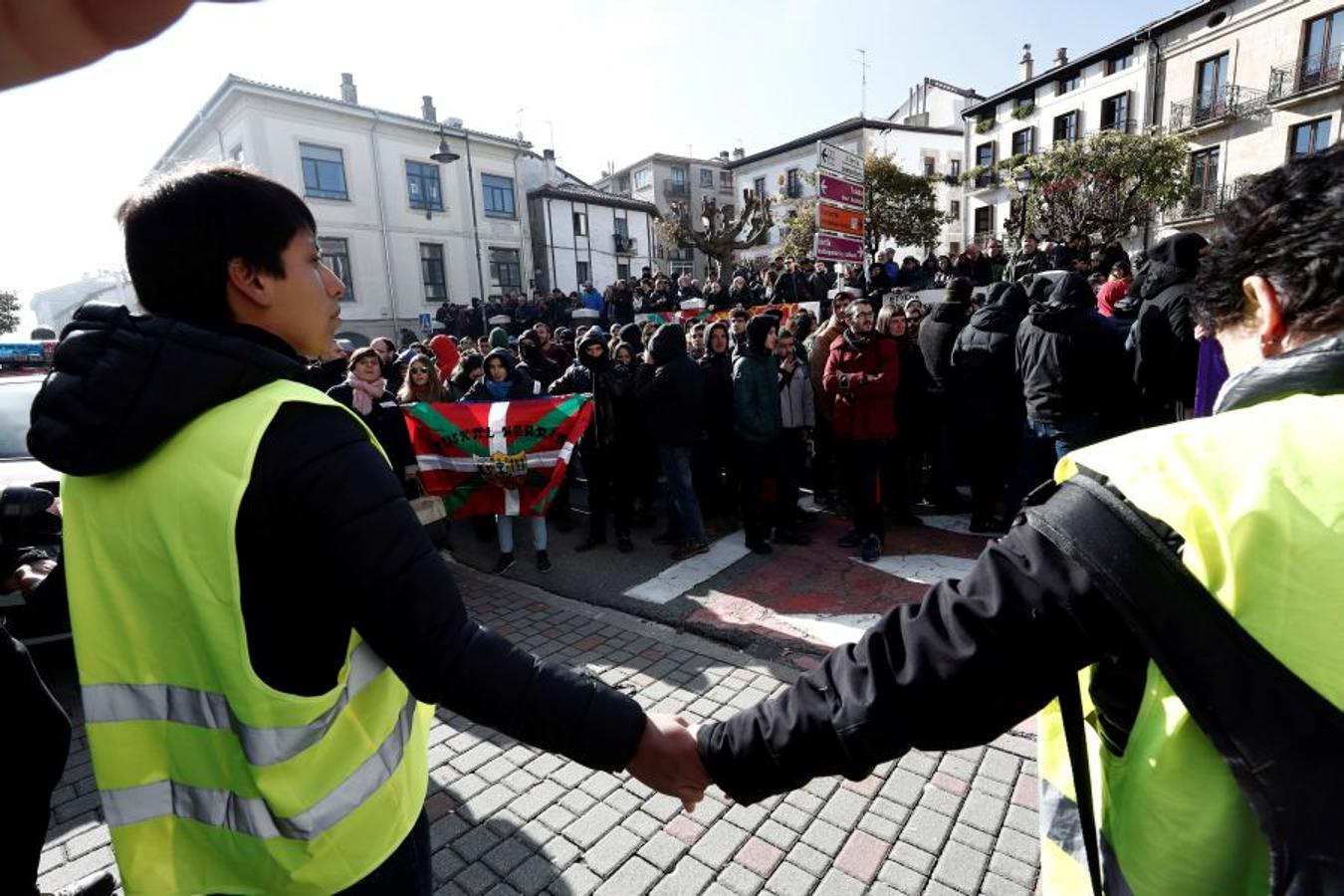 Tensión y alta presencia policial en Alsasua por el acto de apoyo a la Guardia Civil
