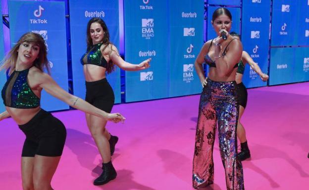 Las estrellas de los MTV comienzan a desfilar por la alfombra roja