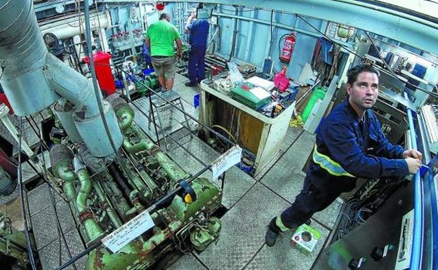 El 'Aita Mari' ya tiene maquinista, pero sigue sin permiso de navegación