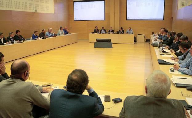 Tapia reclama «un impulso definitivo» al TAV para llegar a 2023