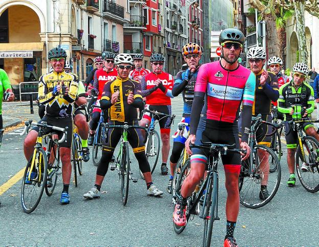 'Nene' partió para completar su reto desde Eibar hasta Sevilla a pedales
