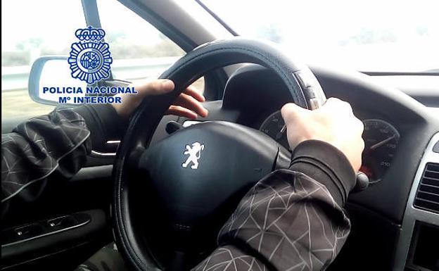 Graba y jalea a su hijo de 17 años que conduce a 160 km/h por la AP-68 en La Rioja