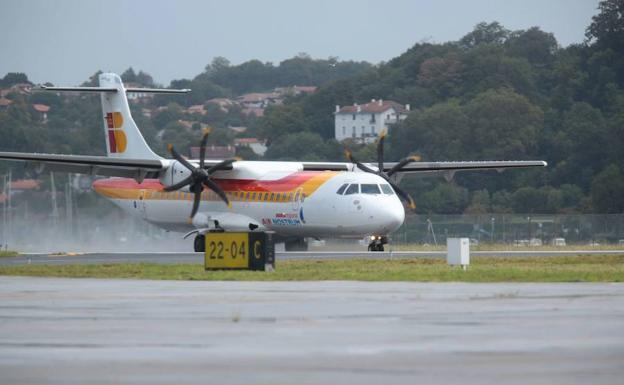 La huelga de pilotos de Air Nostrum obliga a cancelar la mitad de las conexiones Madrid-Hondarribia