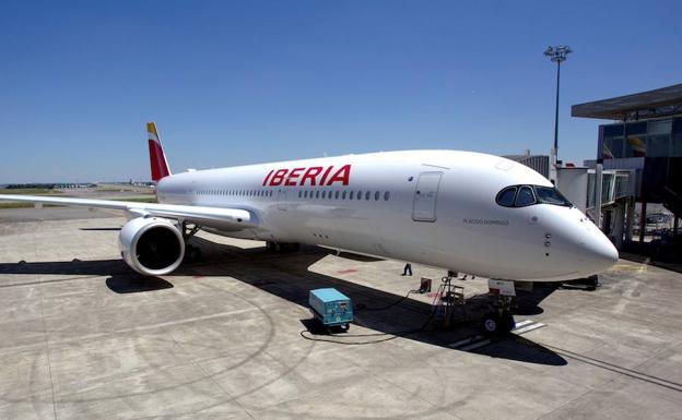 Air Nostrum cancela diez vuelos previstos para este lunes en San Sebastián y Bilbao